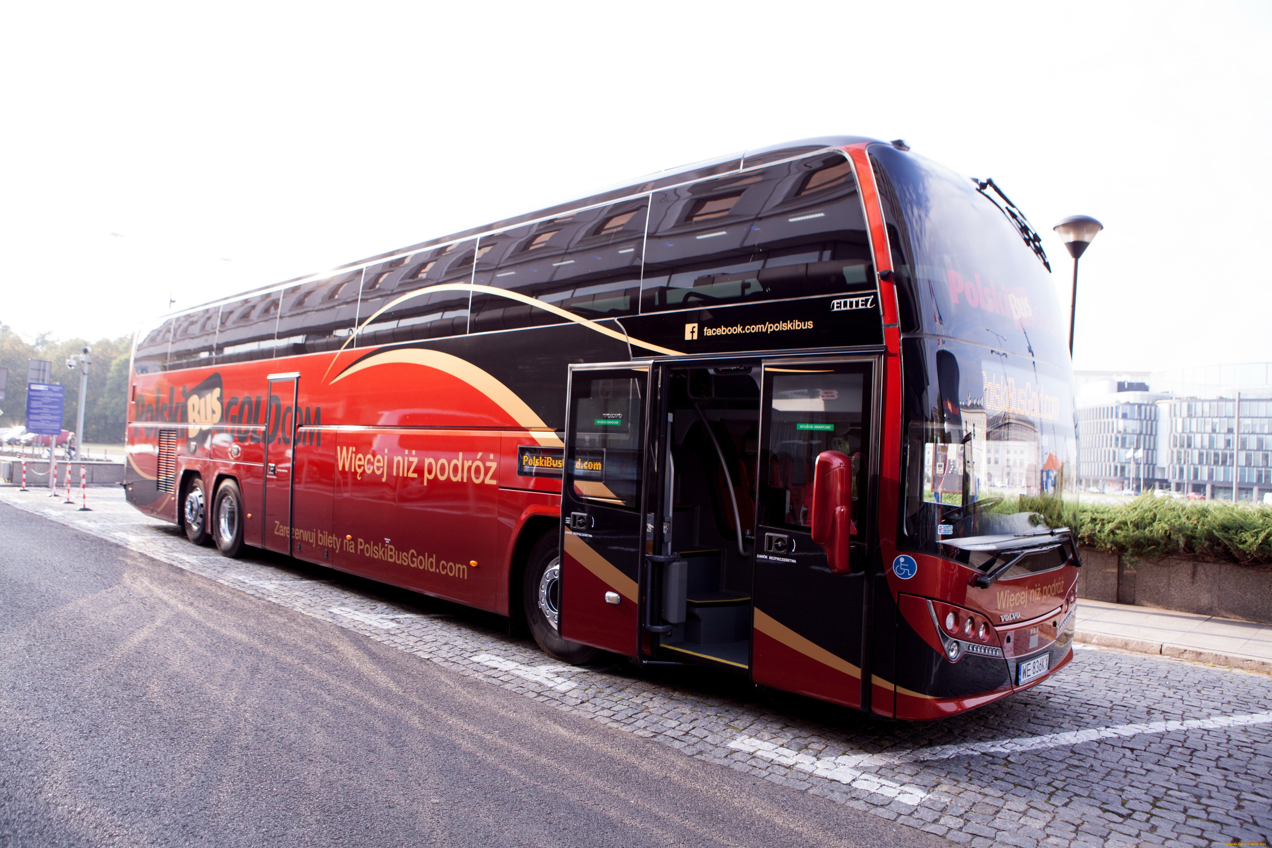 Угловое автобусы. Volvo b11r. Автобус Volvo b11. Автобус Volvo b12 9700. Volvo Plaxton.